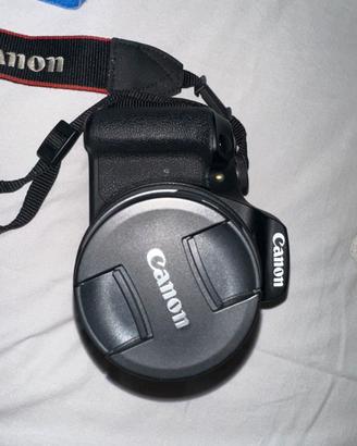 Canon 2000D + 2 obbiettivi e accessori