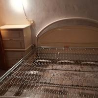 Letto matrimoniale con 2 comodini
