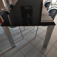 Tavolo cristallo nero e acciaio
