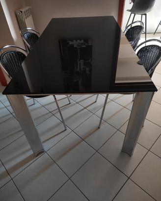 Tavolo cristallo nero e acciaio