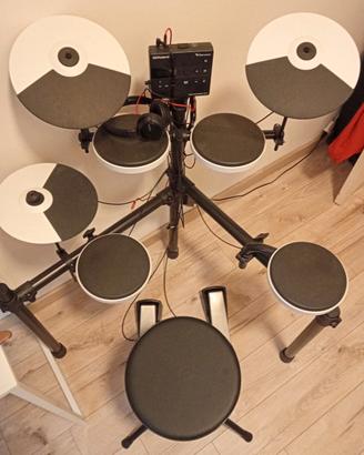 Roland TD-02K V-Drums + Sgabello - cuffie - cavo.
