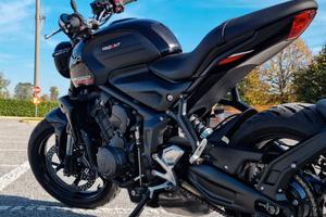 Triumph Trident 660-2025-4.745 km-Nero-Come nuova