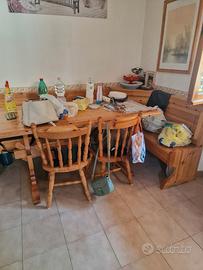 tavolo panca due sedie pino