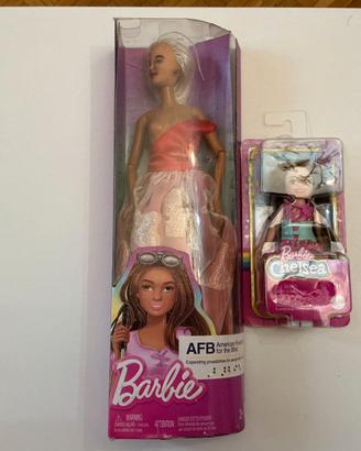 Barbie Chelsea con busto per scoliosi, in nuova