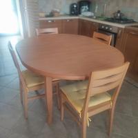 Tavolo e sedie