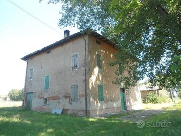Rustico / Casale di 420 m² con più di 5 locali a A