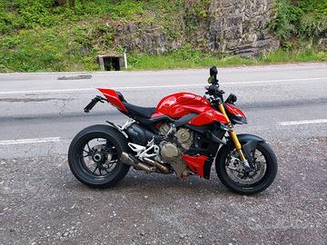 Ducati Streetfighter V4s 