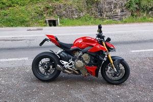 Ducati Streetfighter V4s 