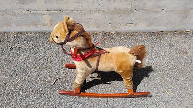 Cavallo a dondolo per bambini