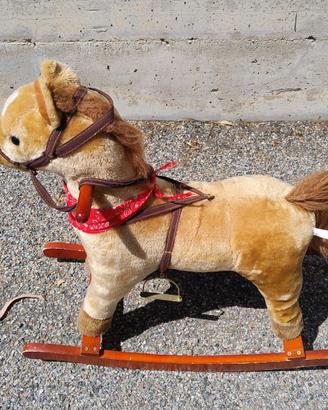 Cavallo a dondolo per bambini