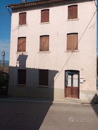 Zanchetta anastasia vende casa datata