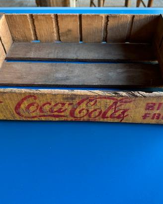 Cassetta rara Coca-Cola di legno colore giallo