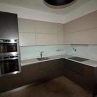 cucina completa di elettrodomestici