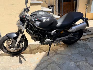 Ducati Monster 696 2009 - Solo 12.400 km - Accesso