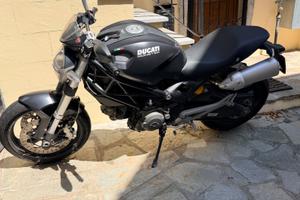 Ducati Monster 696 2009 - Solo 12.400 km - Accesso
