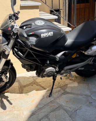 Ducati Monster 696 2009 - Solo 12.400 km - Accesso