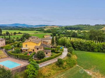 Casa con  ingresso indipendente e giardino