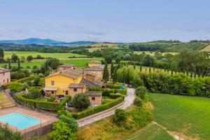 Casa con  ingresso indipendente e giardino