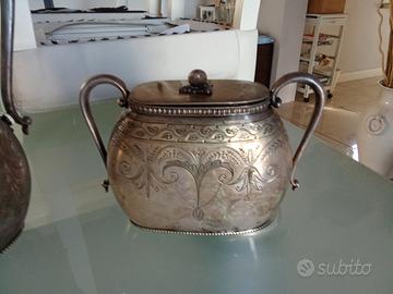 brocca e porta oggetti 