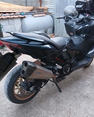 Akrapovic tmax560 