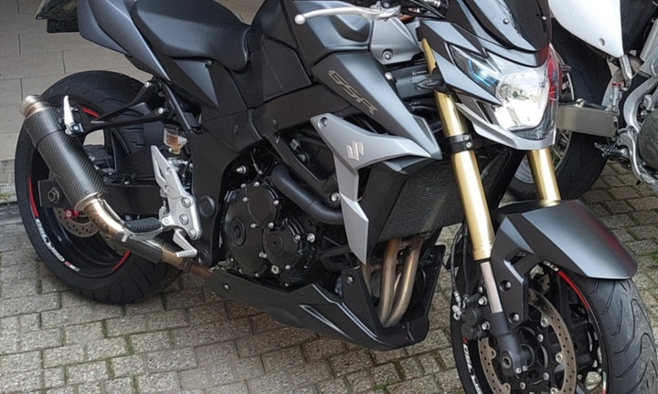 Suzuki gsr 750