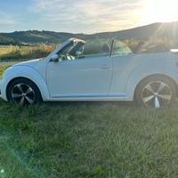 Volkswagen maggiolino Cabrio white edition