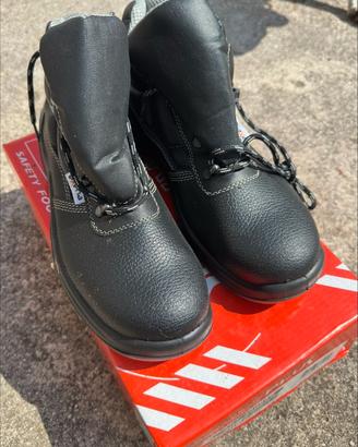 SCARPE ANTINFORTUNISTICHE 41