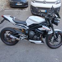 Tryumph street triple rs 
