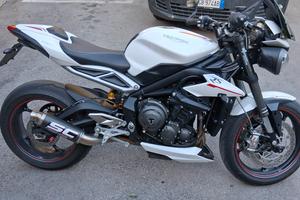 Tryumph street triple rs 