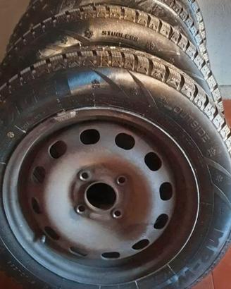 4 gomme invernali nuove + cerchi in ferro