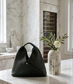 Mini Hobo Nera in Rafia Naturale Manico in Pelle