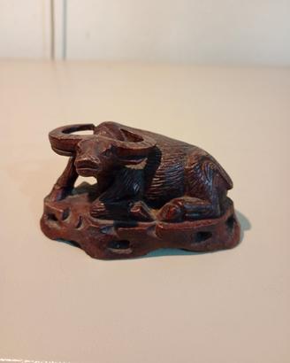 Antica scultura bufalo d'acqua in legno 