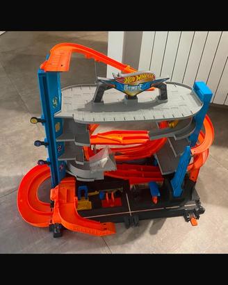 Hot Wheels ultimate garage