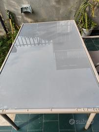 TAVOLO DA GIARDINO E 4 SEDIE 