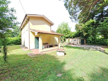 CASA SINGOLA A CRESPINO CON PARCO DI 5.000 MQ