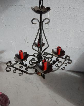 LAMPADARIO IN FERRO BATTUTO