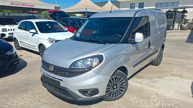 Fiat Doblò Cargo 1.6 MJT con tetto apribile poster