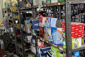 Magazzino ricambi auto nuovi