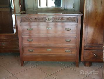 Vecchio armadio impiallacciato in noce con anta e