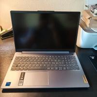 Lenovo IdeaPad Slim 3 15IAH8 - i5 / 16GB / 512GB