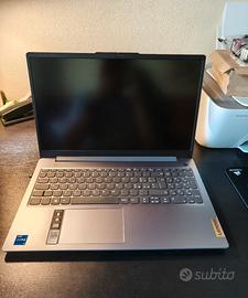 Lenovo IdeaPad Slim 3 15IAH8 - i5 / 16GB / 512GB