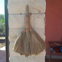 Scopa da forno a legna di Palma nana fatte a mano