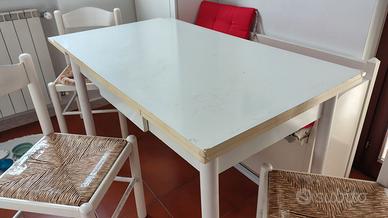 Tavolo da cucina in legno laccato bianco 