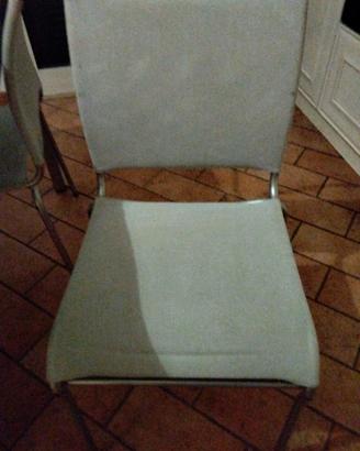 Tavolo da cucina con vetro e 4 sedie