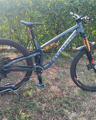 Commencal meta v5 mtb enduro