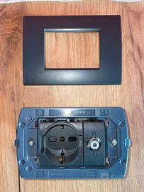 Kit BTicino Living Light – Schuko + Presa TV