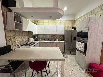 Cucina angolare  realizzata da falegnameria