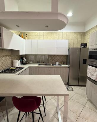 Cucina angolare  realizzata da falegnameria