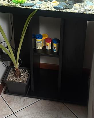 Mobiletto per acquario