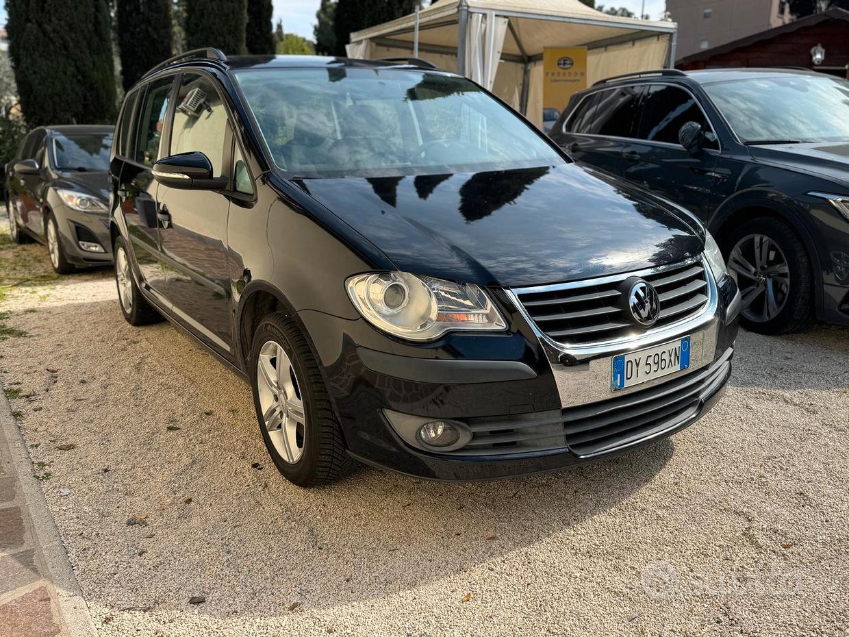 VOLKSWAGEN Touran
